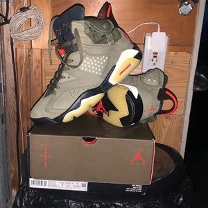 (BRAND NEW ) never worn , never been tried on! TRAVIS SCOTT X AIR JORDAN RETRO 6